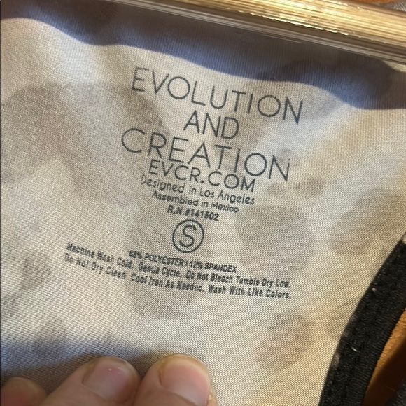 Evolution and Creation Black and Gray Sleeveless Crop Tank Top - Picture 2 of 6